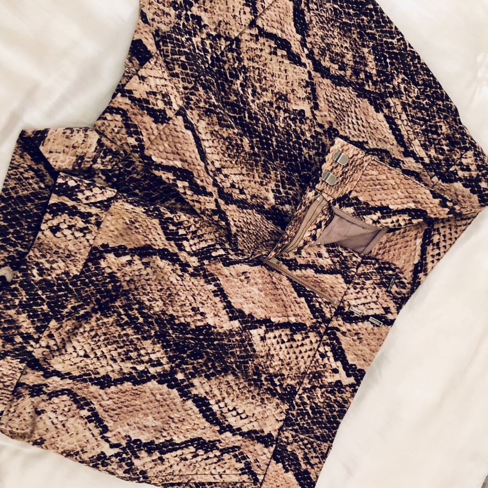 BCBGMaxAzria Shorts - Picture 6 of 7